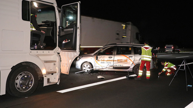 Unfall mit Lkw behindert Verkehr auf der Autobahn bei Dresden