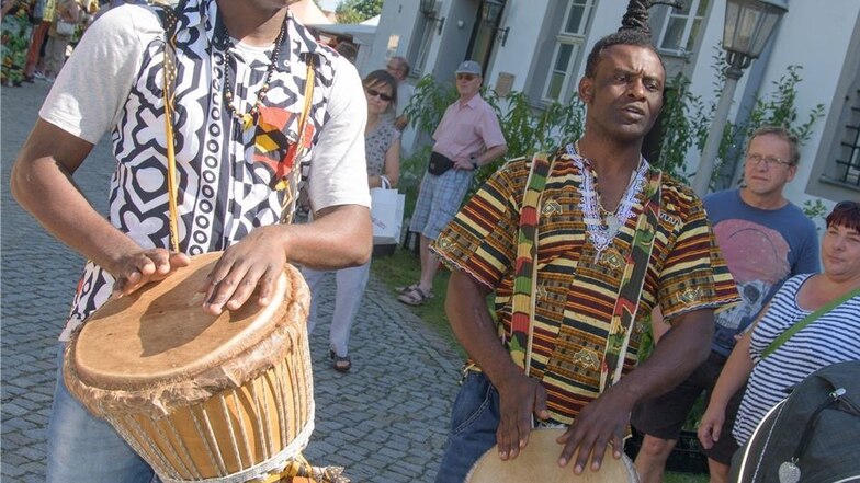 Die afrikanischen Trommler um Jack Panzowerden sicherlich erneut das Publikum begeistern. Fotos: Brühl