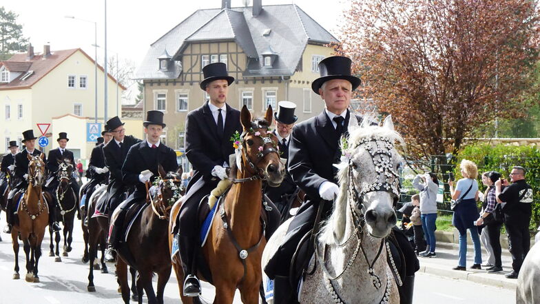 Zuvor wurden die Reiter von Dompfarrer Veit Scapan gesegnet.