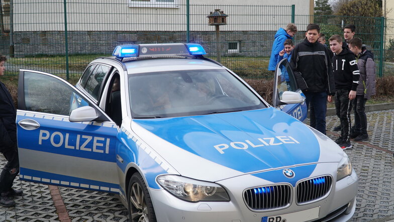 Achtklässler der Oberschule Neusalza-Spremberg besuchten im Rahmen der Aktionswoche "Schau rein" die Bundespolizei in Ebersbach-Neugersdorf.