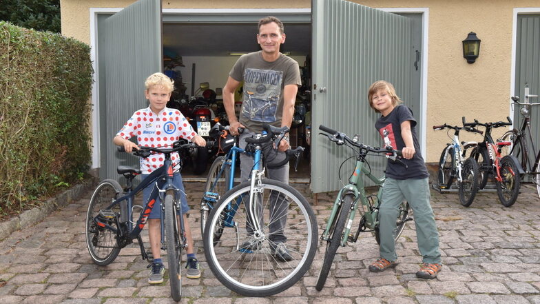 Tilo Oertel und seine Söhne Franz (7 Jahre/li.) und Kurt (9 Jahre) überquerten mit dem Rad die Alpen, um nach Venedig zu gelangen.