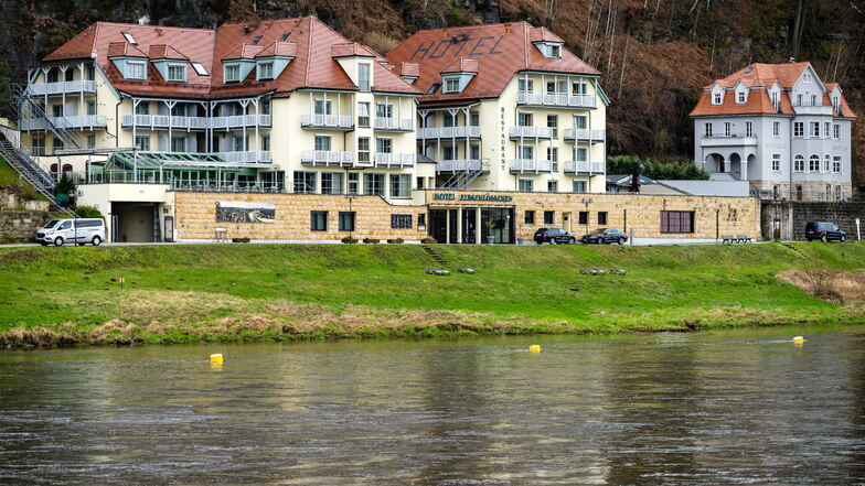 Das Hotel Elbschlösschen im Kurort Rathen: 70 Zimmer, beste Lage am Elbufer.