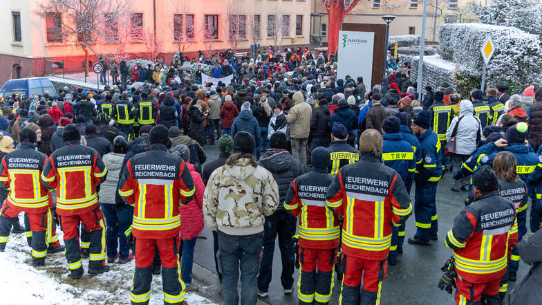 1.000 Menschen demonstrieren gegen Klinik-Schließung in Reichenbach