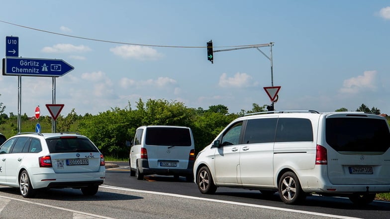 Ende eines Ampel-Provisoriums: Für den Bau der "richtigen" Ampel ist die Heidenauer A17-Anschlussstelle acht Wochen gesperrt.