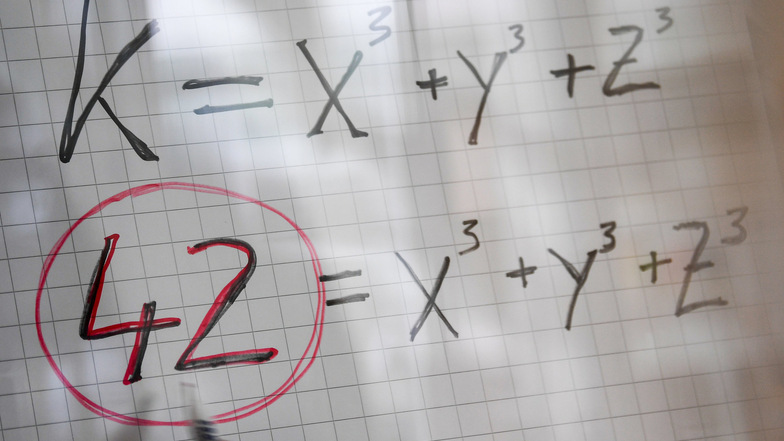 Die Formel 42 = x³ + y³ + z³ - wurde erst vor kurzem und mit allerhand Aufwand gelöst.