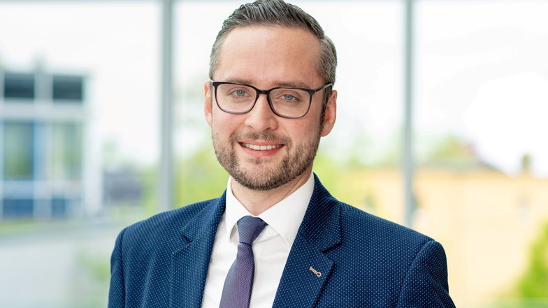 Florian Claus, Geschäftsführer der Landkreis Mittweida Krankenhaus gGmbH, bietet Mitarbeitern der Helios Klinik Leisnig einen neuen Job in Mittweida an.