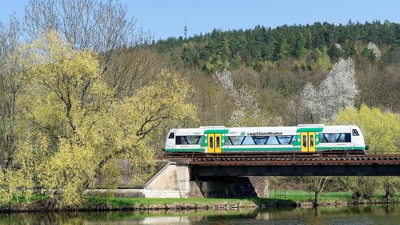 Vogtlandbahn stockt Begleitpersonal auf und baut Automaten ab