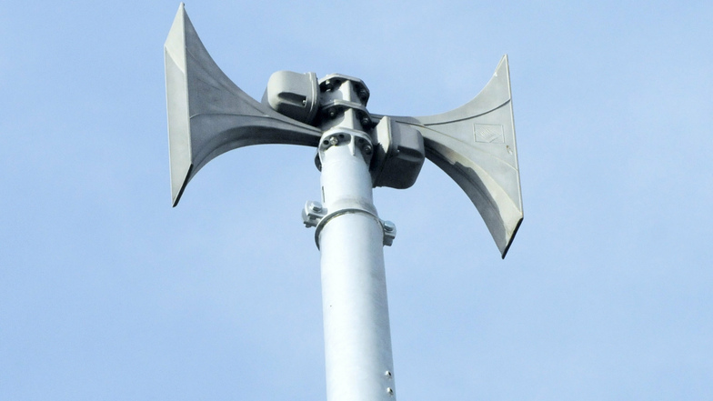 Moderne Signalanlagen sind an mehreren Orten in Radeberg installiert. Insgesamt gibt es 14 Sirenen in der Stadt.