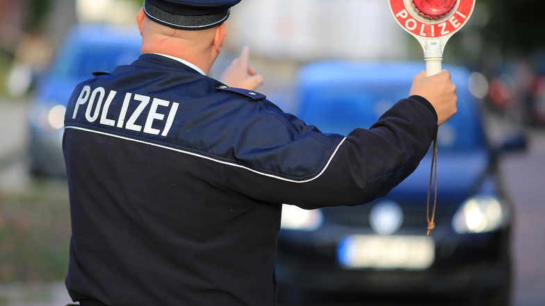 So, bitte mal rechts ran fahren. Am Mittwoch war Großkontrolltag der Polizei auch im Landkreis Meißen. Ein Schwerpunkt war das Handy am Steuer.