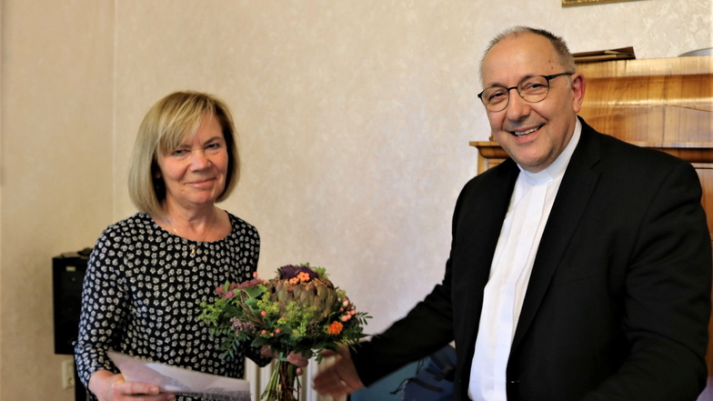 Der katholische Görlitzer Bischof Wolfgang Ipolt verabschiedete Gabi Kretschmer wenige Wochen vor ihrem 66. Geburtstag in den Ruhestand.