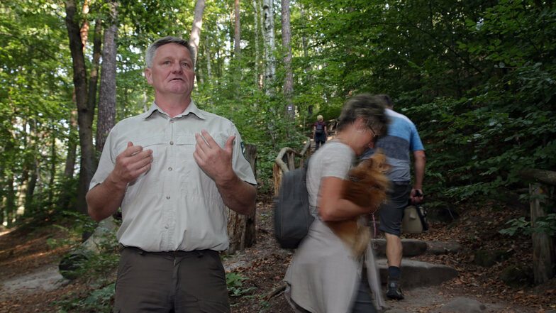 Nationalparkmitarbeiter Jens Posthoff. Enormer Besucherdruck lässt sich schwer mit dem Motto "die Natur Natur sein lassen" vereinbaren.