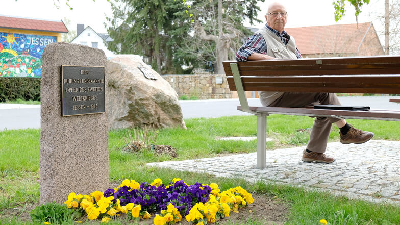 Klaus-Reiner Wittig pflegte das Denkmal für die Opfer des Zweiten Weltkrieges in Jessen. Auch sein Vater kam nicht aus dem Krieg zurück.