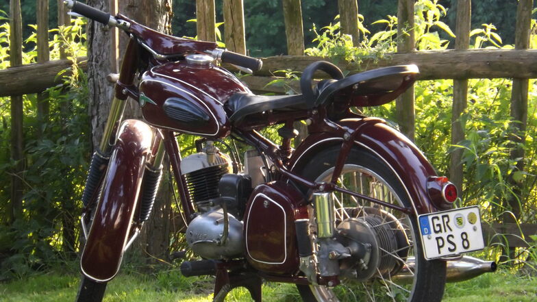 Die gestohlene RT 125. Einzigartig dürfte die Farbe des restaurierten Oldtimer-Motorrads sein.
