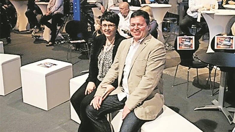 Zwei Radeberger im Fernsehstudio: Das Ehepaar Misch bei der Aufzeichnung der TV-Show in Dresden. Fotos: privat (2)