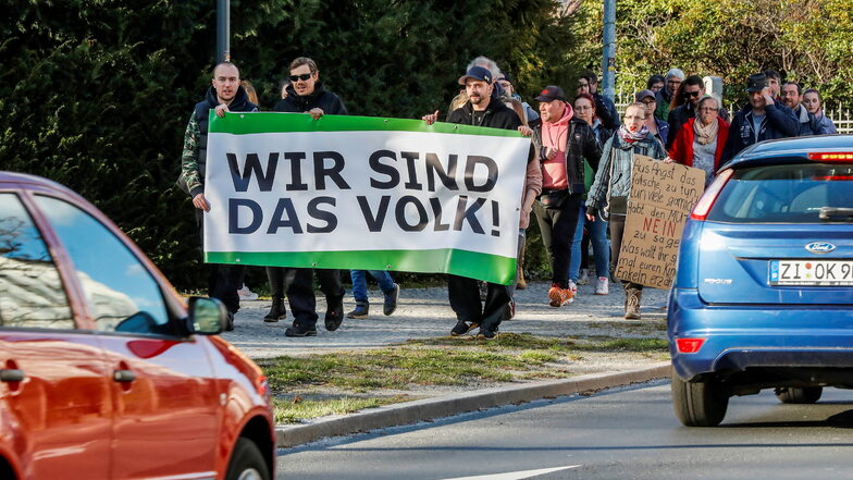 In Zittau (Foto), Görlitz und anderen Gemeinden im Landkreis demonstrieren weiterhin jeden Montag Corona-Kritiker.