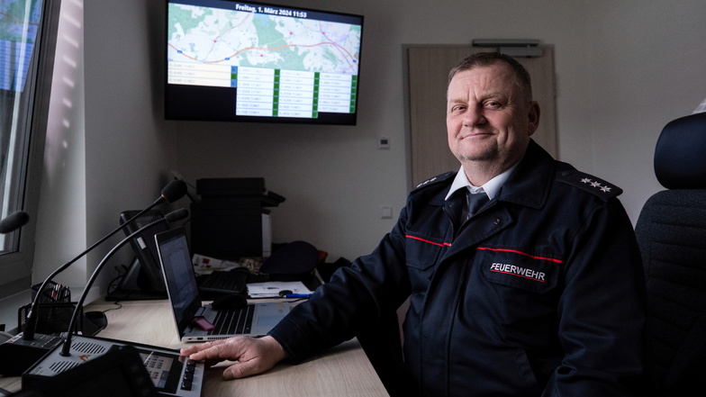 Peter Seeliger dient seit 40 Jahren in der Feuerwehr. Jetzt übernahm der 55-Jährige den Posten des Leiters der Werkfeuerwehr in der neuen Feuerwache am Tunnel Königshainer Berge.