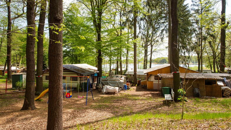 Der Platz am Oberen Waldteich in Boxdorf ist für viele Camper ein Paradies. Zum Teil bereits seit Jahrzehnten. Doch seit dem Frühjahr ist es mit der Ruhe vorbei. Denn der Pächter hat gekündigt. Die Gemeinde Moritzburg sieht das aber anders.