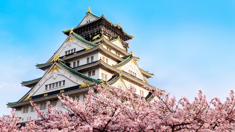 Osaka, Schloss mit Kirschblüten