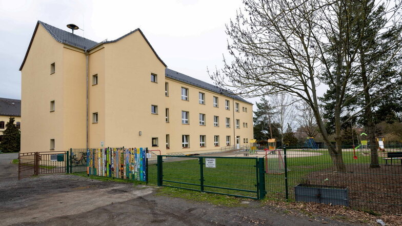 Die Kita Wiesenfreunde und der Hort der Grundschule sitzen schon im selben Gebäude auf der Meißner Straße in Niederau. Nun soll es auch offiziell eine gemeinsame Einrichtung werden.