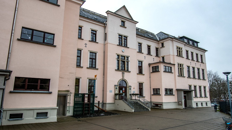 Die Grundschule Großbauchlitz ist beliebt. Deshalb meldeten viele Eltern ihre Erstklässler an dieser Schule an. Vier Schüler mussten in zwei andere Schulen umgelenkt werden.
