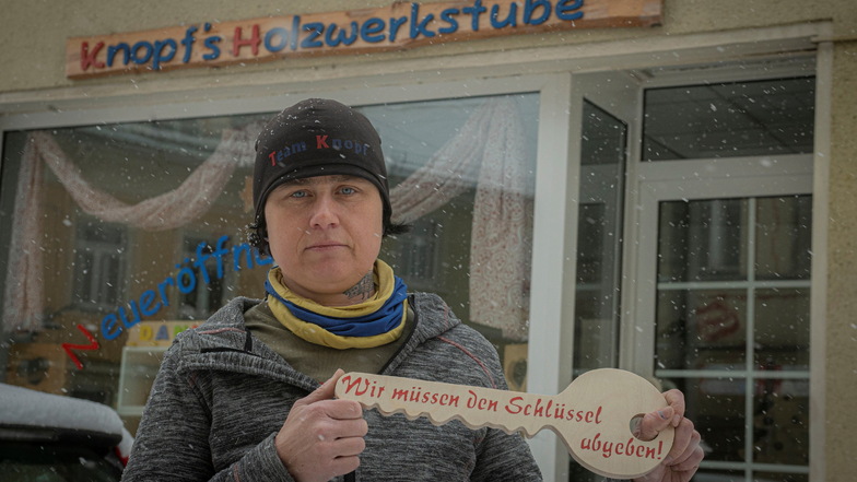 Schon im letzten Winter beteiligte sich Katja Morenz an der Aktion "Wir müssen den Schlüssel abgeben". Jetzt könnte sie ihre Holzwerkstube in Kamenz zwar offenhalten, hat aber keine Kraft und Rücklagen mehr. Doch Freunde wollen helfen.