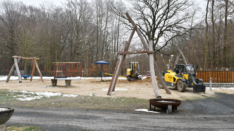 Der Spielplatz des Karswaldbades wird derzeit neu gestaltet.