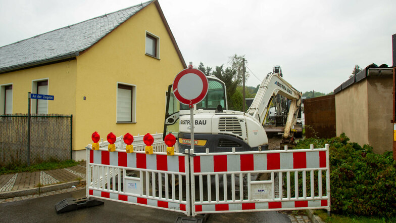Stadtwerke-Baustelle an der Kreuzung Zehistaer Straße/An der Ziegelei: Nur von dieser Seite ist die Einfahrt verboten.