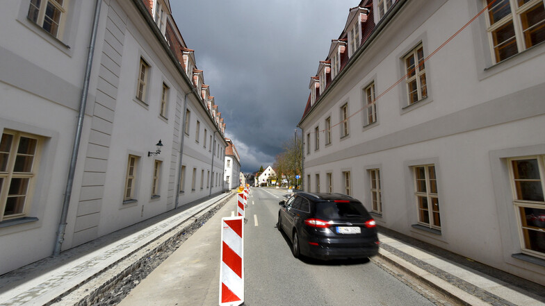 Schulische Nachbarn: An der Zittauer Straße stehen sich jetzt die Neubauten der Förderschule Johann Amos Comenius (rechts) und der Zinzendorfschulen gegenüber.