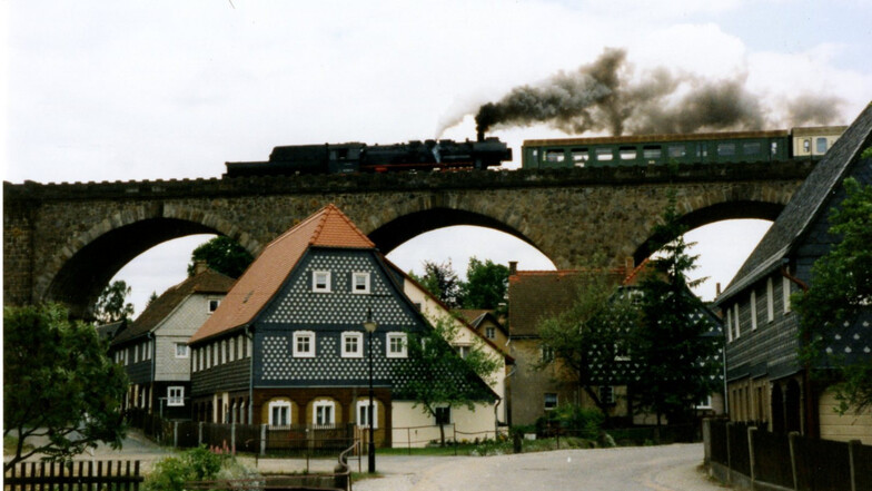 Lange ist es her, dass ein Zug über das Obercunnersdorfer Viadukt gerollt ist. Geht es nach dem Verein Pro Herrnhuter Bahn soll das in absehbarer Zeit wieder der Fall sein.