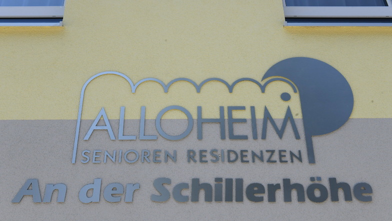 In der Alloheim Seniorenresidenz an der Schillerhöhe in Waldheim werden bis kurz vor Weihnachten Päckchen entgegengenommen, die Waldheimer für die Bewohner packen.
