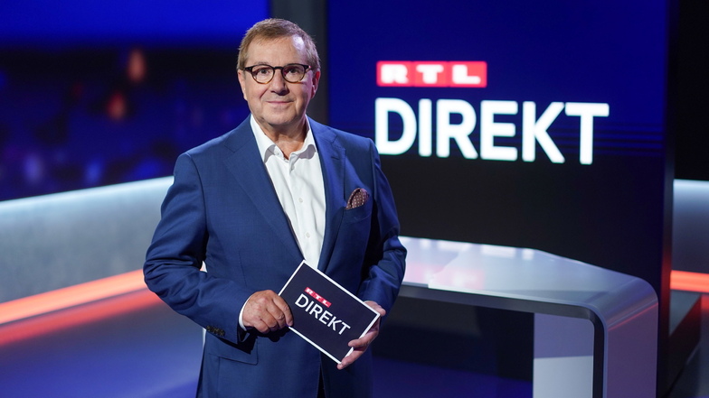 Moderator Jan Hofer im Studio der Nachrichtensendung "RTL Direkt". Am 16. August 2021 war er - zeitgleich zu den "Tagesthemen" - erstmals bei RTL auf Sendung. Im Wechsel werden Hofer und die Moderatorin Pinar Atalay das 20 Minuten lange Nachrichtenformat