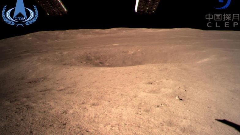 Die CNSA- Aufnahme zeigt die Rückseite des Mondes, aufgenommen von der «Chang'e 4»-Sonde.  