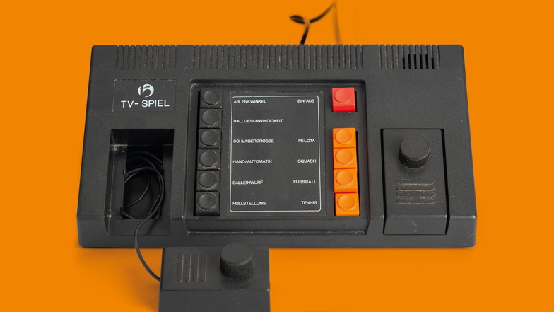 Die Spielkonsole Bildschirmspiel BSS 01 gehörte zu den selten zu bekommenden DDR-Produkten.