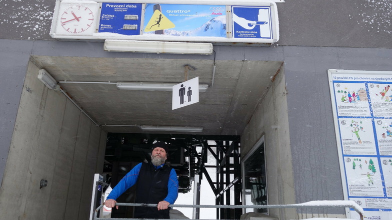 Die Lifte stehen wohl auch am kommenden Wochenende still. Ivan Soukup bangt um das Weiterbestehen des Skigebiets in Zadní Telnice (Hintertellnitz).