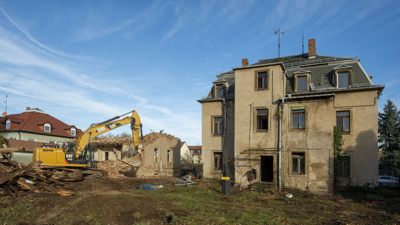 Im Herbst vorigen Jahres wurden die beiden Vorgängerbauten abgerissen. Sie standen viele Jahre lang leer.