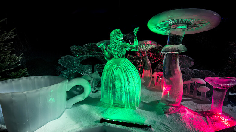 Alice im (Eis)wunderland reiht sich ebenfalls unter die Eisfiguren.