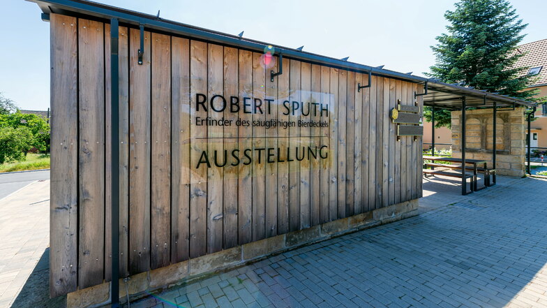 Am Dorfzentrum von Mittelndorf geht es hinab in den Keller eines ehemaligen Gasthofes. Hier hat der Frühlingsfestverein Mittelndorf eine Ausstellung eingerichtet.