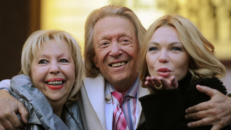 Rolf Eden, seine Dauerfreundin Brigitte (r) und seine Tochter Irit Dolev.