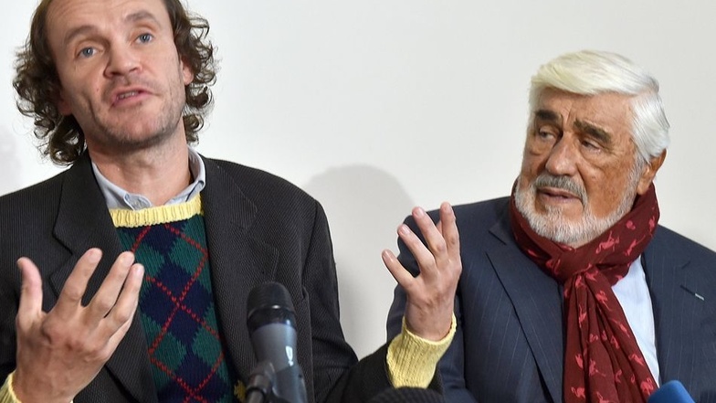 Olaf Schubert (l) und Mario Adorf auf der Pressekonferenz zum Film „Schubert in Love“.