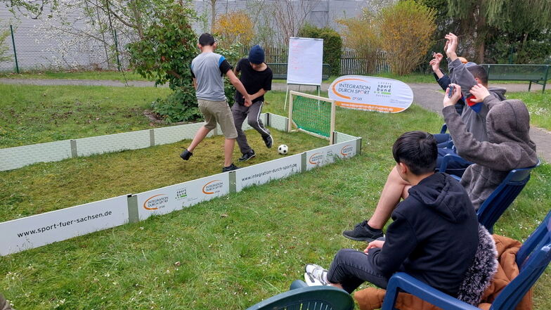 Flüchtlinge trainieren für Fairplay-Soccer-Tour