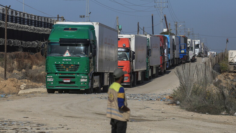 Krieg im Nahen Osten: Mehr Hilfsgüter für Gaza-Streifen dank verlängerter Feuerpause
