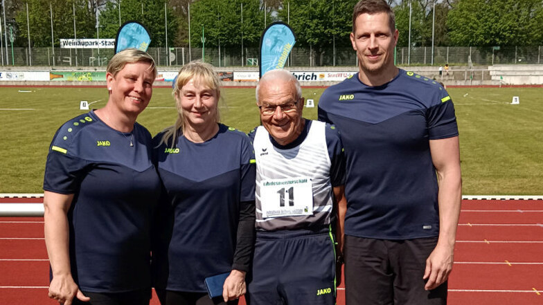 Yvonne König, Jeannette Illmer, Horst Witschaß und Alexander Sommer (v.l.n.r.) vom SV Leichtathletik Hoyerswerda sorgten für einen Medaillenregen.