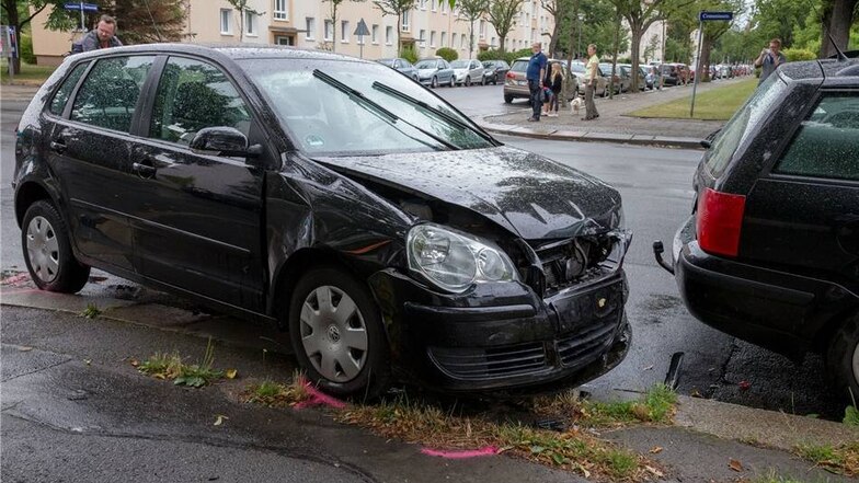 Auf der Kreuzung zwischen Comeniusstraße und Lipsiusstraße hatte der Fahrer eines Skoda Fabia am Montag offenbar einen vorfahrtsberechtigten VW Polo übersehen.