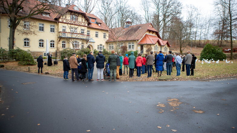Mitarbeiter, Schüler und Bewohner versammelten sich zur Gedenkandacht im Epilepsiezentrum Kleinwachau.