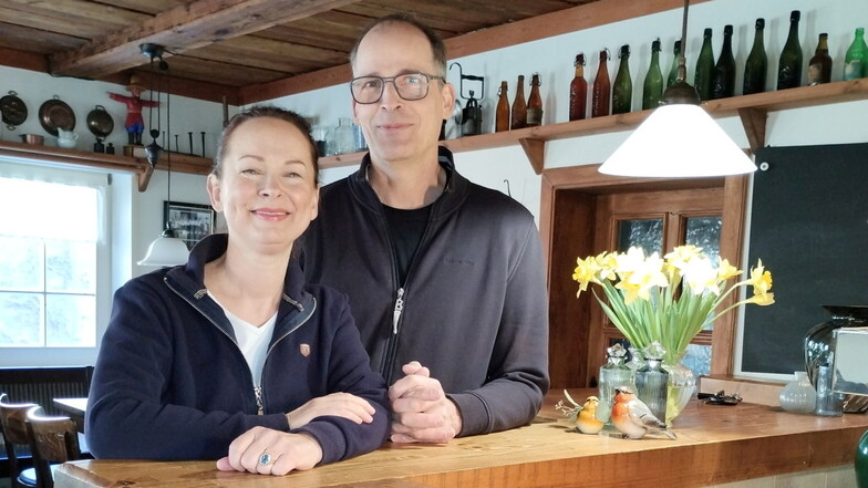 Ines und Lutz Middendorf sind die Inhaber des Gasthofes "Zur Linde" in Wilthen. Sie freuen sich auf die Neueröffnung des Traditionshauses am 21. März 2024.