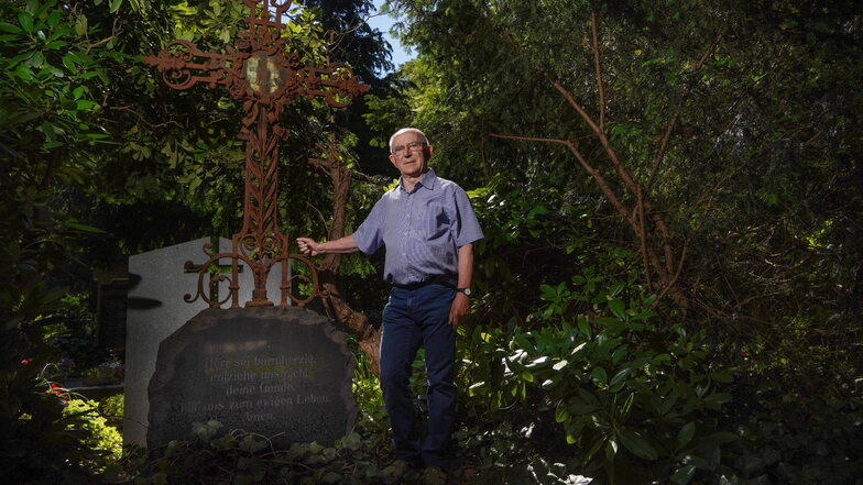 Für Stadtführer Heinz Henke ist die Restaurierung der Grabstelle der Bautzener Familie Bulnheim ein Herzensprojekt. Für die Finanzierung sucht er jetzt Unterstützung.