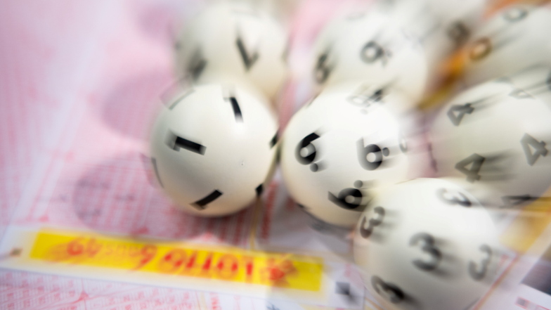 Mit einem Dreier im Lotto ein sächsischer Spieler eine Million Euro gewonnen, Dank einer Sonderauslosung.
