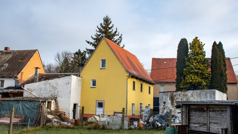 In diesem Haus am Schrebitzer Schulweg wurde in der Nacht zum Sonntag ein 21-jähriger Rumäne getötet.
