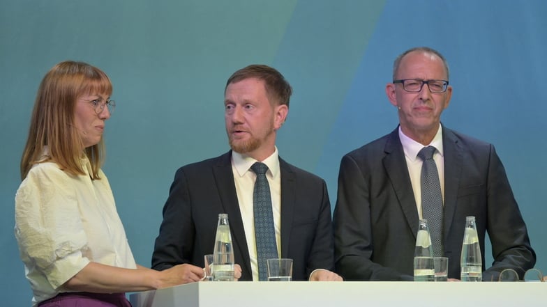 Katja Meier (Grüne), Michael Kretschmer (CDU) und Jörg Urban (r., AfD)