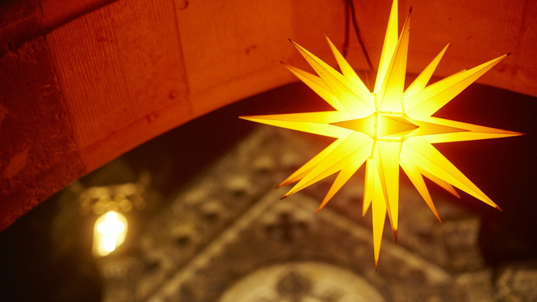 Auch dieses Jahr verkündet der Stern die Weihnachtsbotschaft. Doch mit den Christvespern haben die Kirchen Probleme.